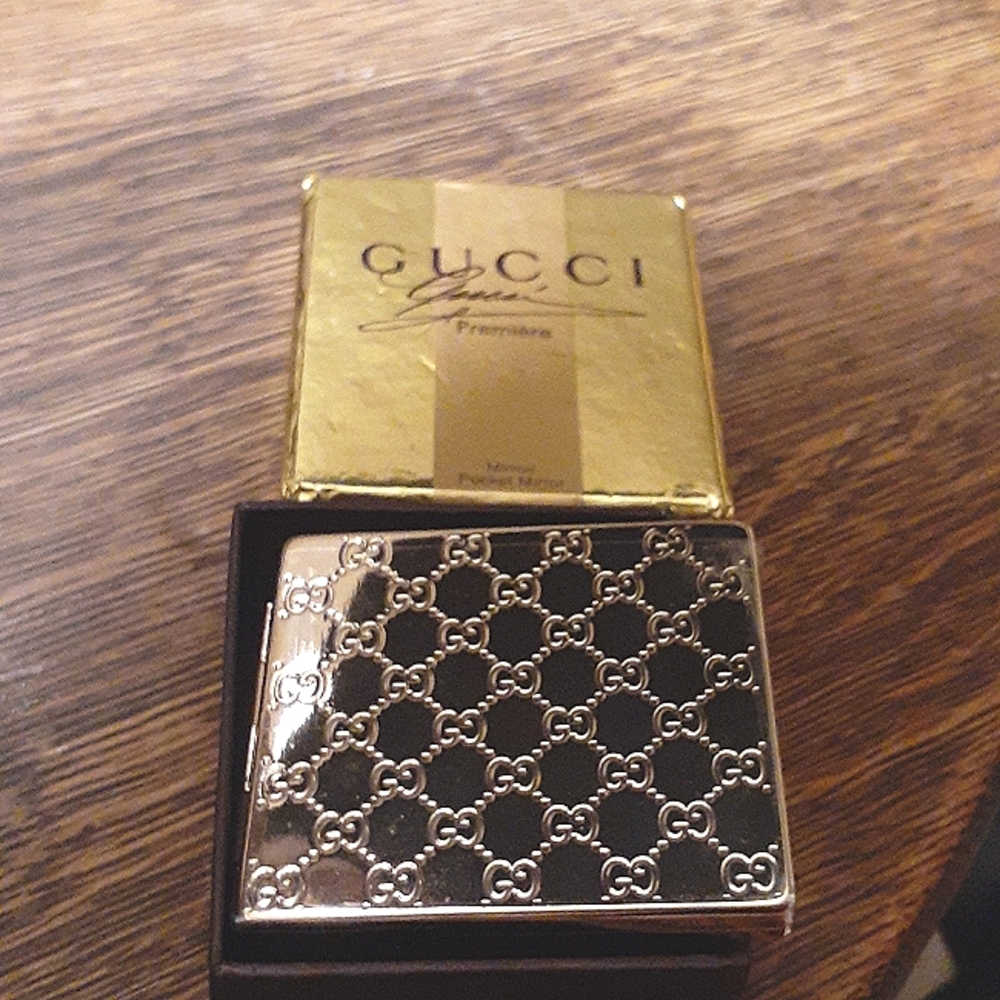 GUCCI GG NIB MIRROR COMPACT GOLD